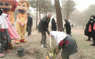 برگزار شدن جشن بزرگ درخت دوستی ویژه پدربزرگان،‌مادربزرگان و نوه‌هایشان